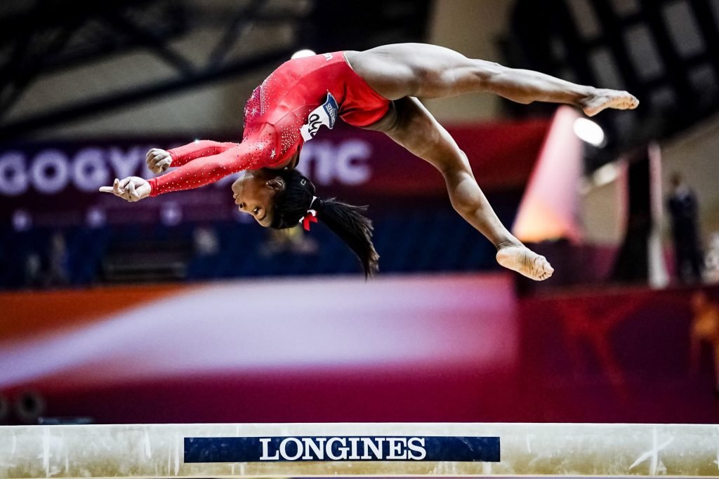 Simone Biles apresenta movimento inédito durante o US Classic Agência