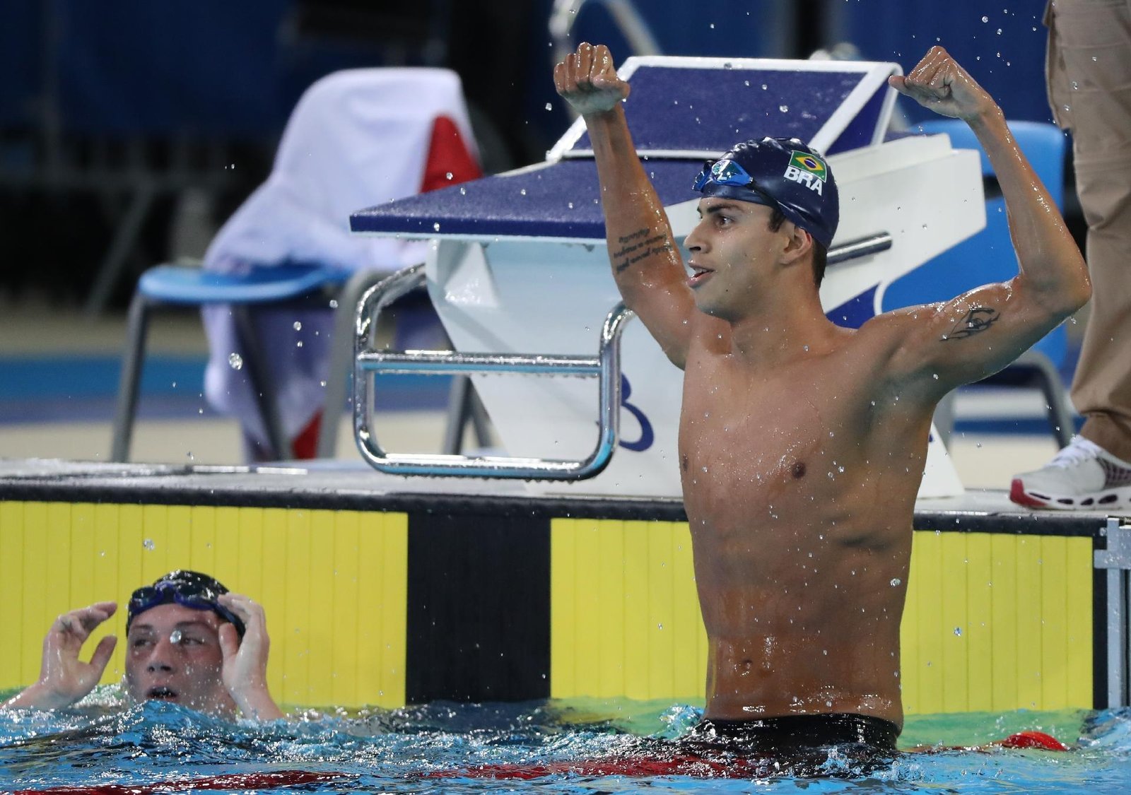 Guilherme Costa bate campeão do mundo, quebra recorde sul-americano e fatura o ouro nos 800 m no US Open de natação