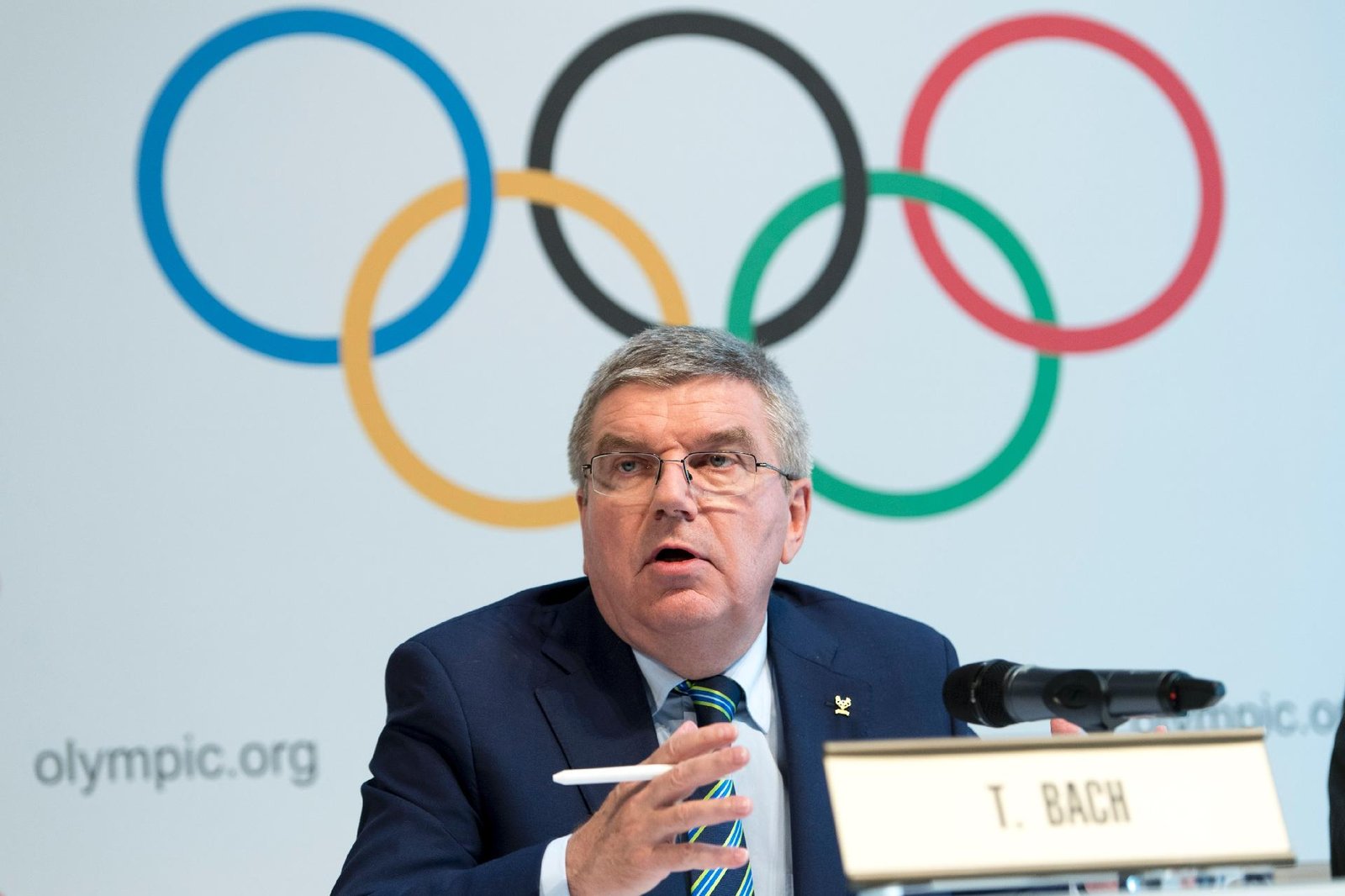 Presidente do COI, Thomas Bach diz que esporte e política não devem se misturar